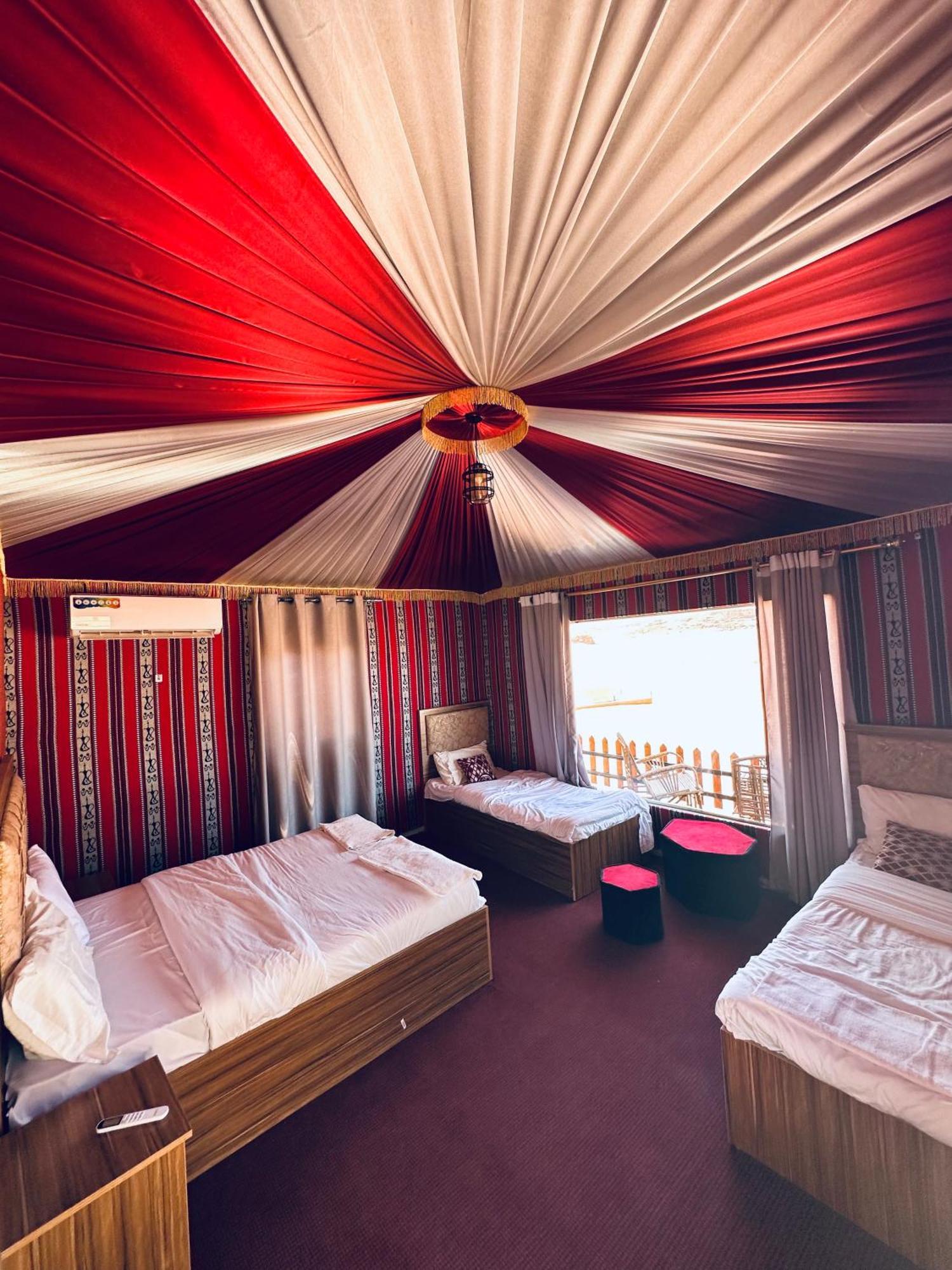 Holiday Inn Luxury Camp 瓦迪拉姆 外观 照片