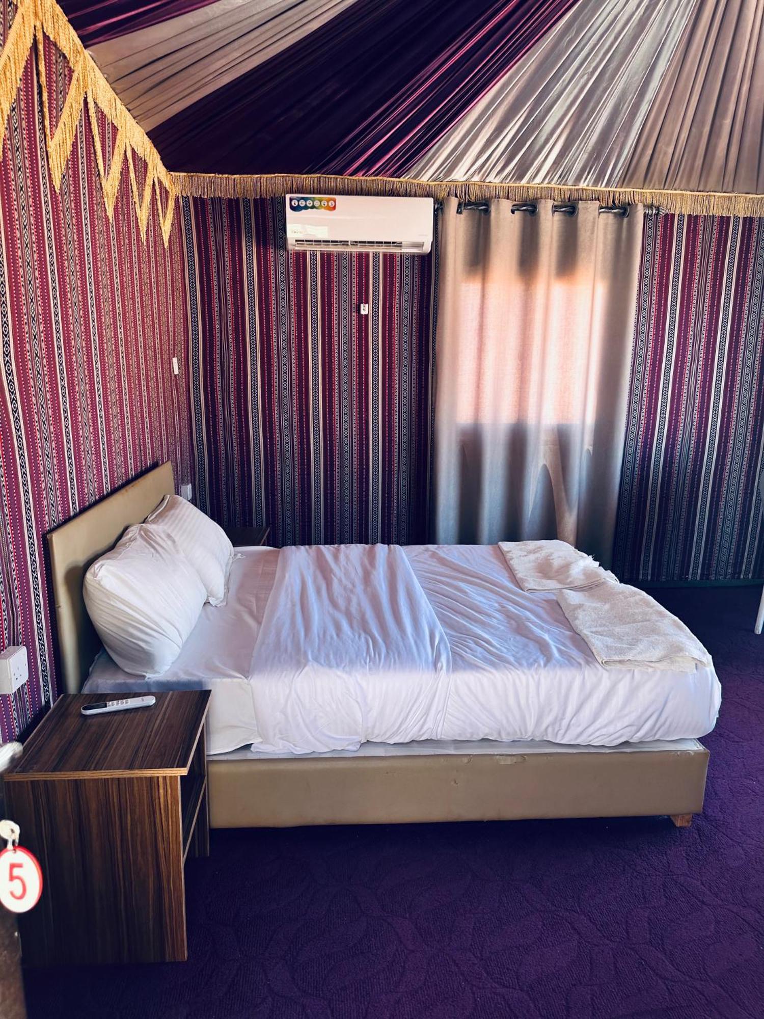 Holiday Inn Luxury Camp 瓦迪拉姆 外观 照片